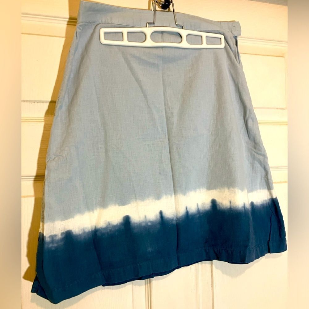Old Navy Just Below the Waist, A line skirt, knee length, size 1, great shape